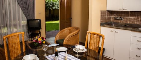 Studio | In-room dining