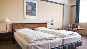 Comfort Double or Twin Room, City View | In-room safe, desk, soundproofing, rollaway beds (surcharge) - Hotel Falkenstein (Falkenstein/Vogtl)