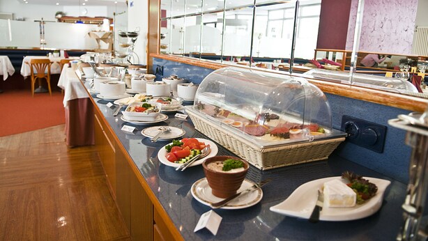 Daily continental breakfast for a fee - Hotel Falkenstein (Falkenstein/Vogtl)