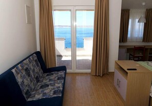 In-room safe, desk, soundproofing, free WiFi