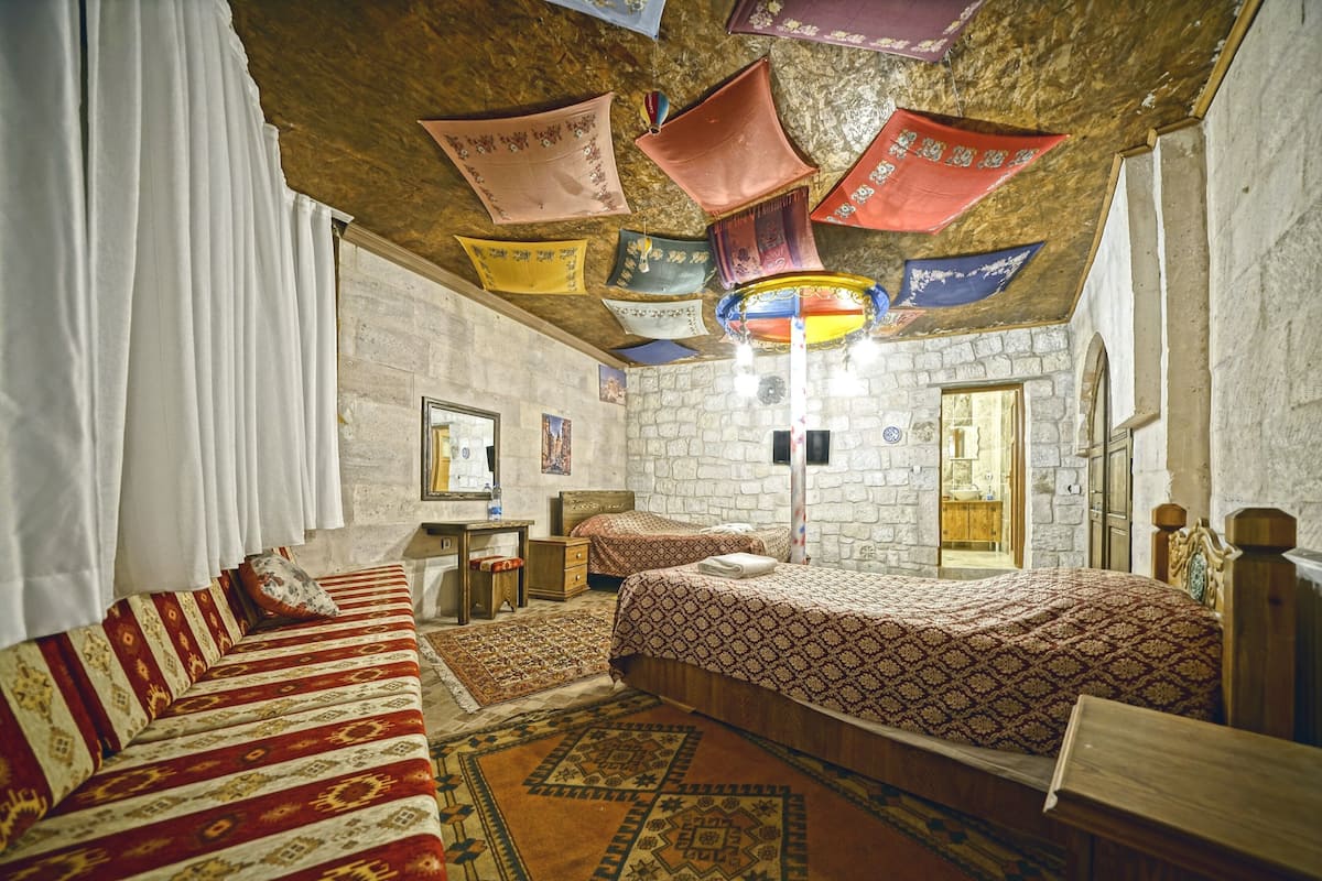 Standart Twin Room | Peti besi dalam bilik, meja, langsir/tirai gelap terus, kalis bunyi