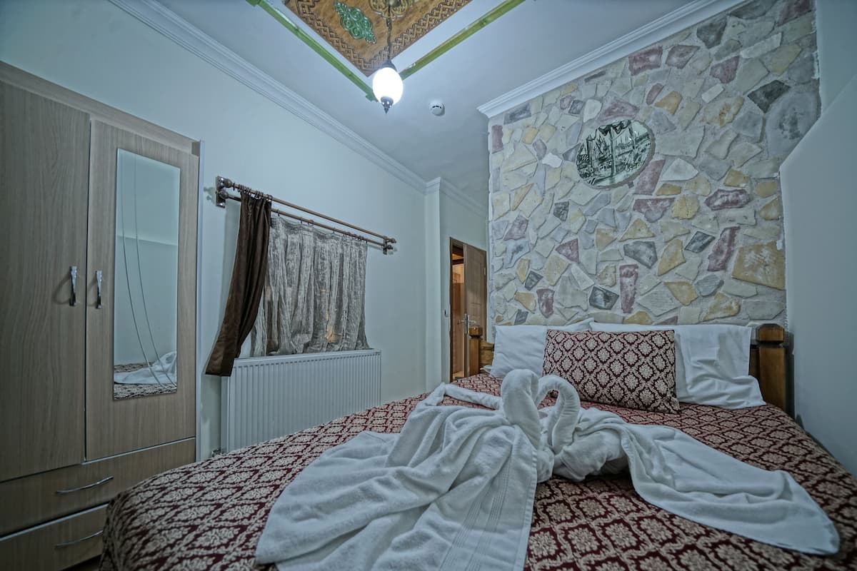 Junior Art Double Room | Peti besi dalam bilik, meja, langsir/tirai gelap terus, kalis bunyi