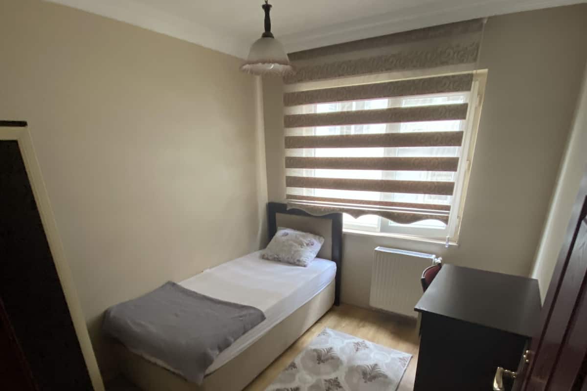 1 chambre, fer et planche à repasser, Wi-Fi gratuit