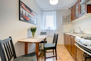 Apartamento standard | Cozinha privada | Geladeira, cooktop, chaleira elétrica