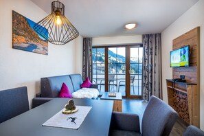 32-inch flat-screen TV with cable channels, TV, heated floors