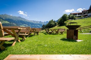 BBQ/picnic area - Alpin Chalet am Burgsee (Ladis)