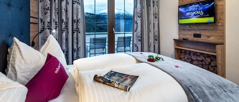 Classic Apartment | 1 bedroom, hypo-allergenic bedding, in-room safe, blackout drapes