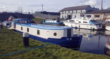 Roisin Dubh Houseboat