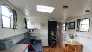 Unclassified image, 2 of 17, button - Roisin Dubh Houseboat (Sallins)