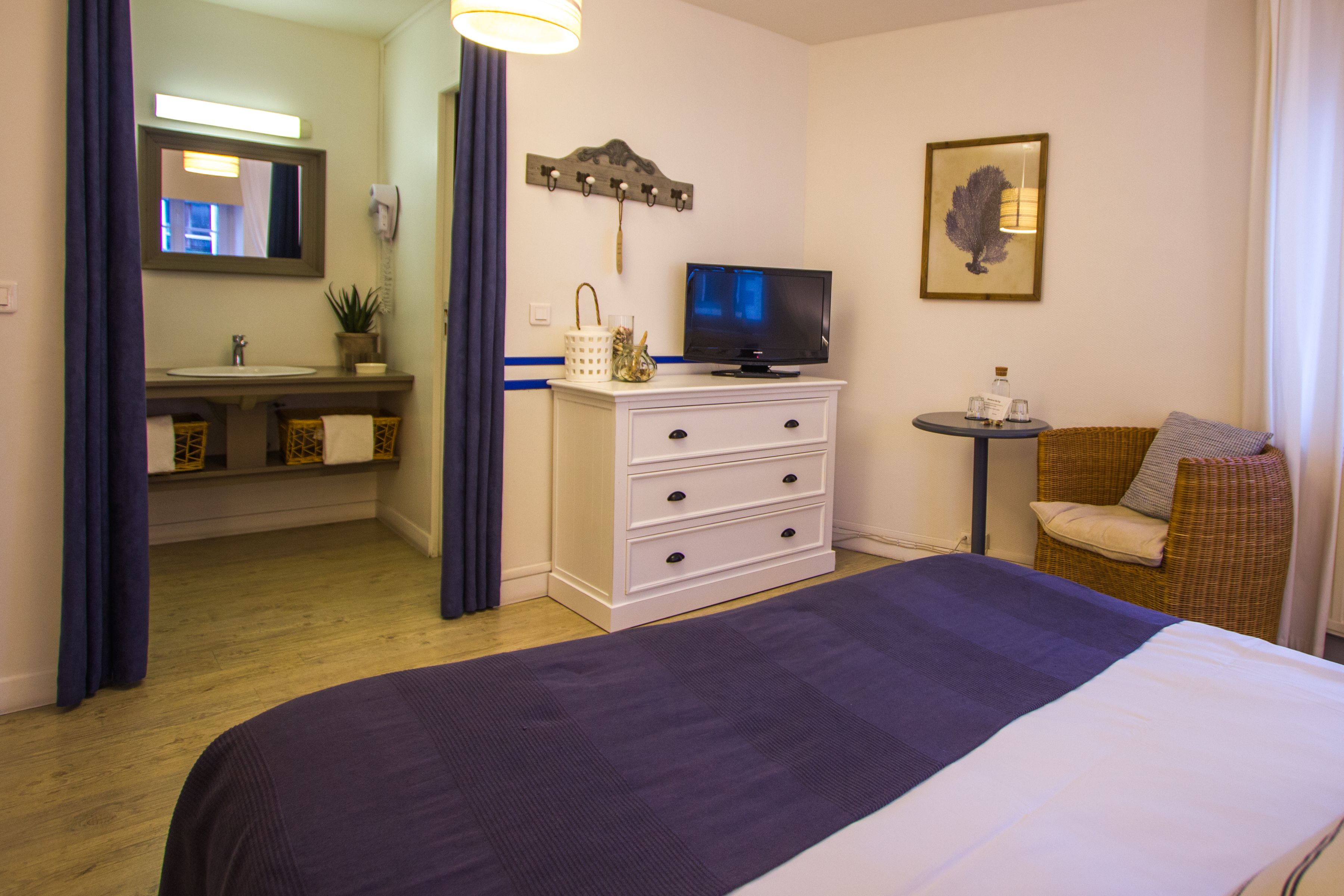 family room | bathroom sink