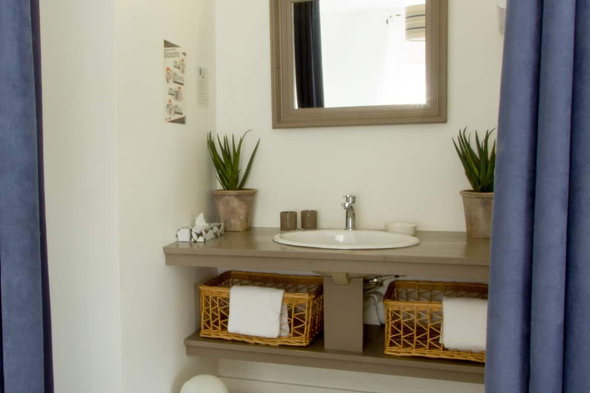 family room | bathroom sink