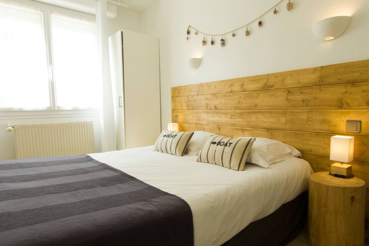Comfort Room | Desk, blackout drapes, iron/ironing board (on request), WiFi (free)