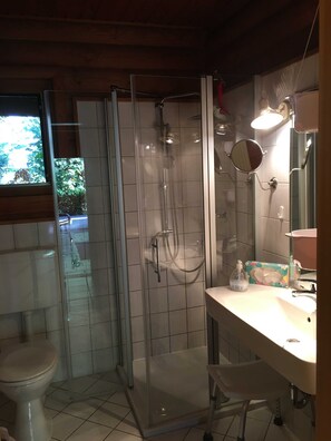 Haartrockner, Seife, Toilettenpapier