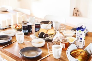 Free daily buffet breakfast