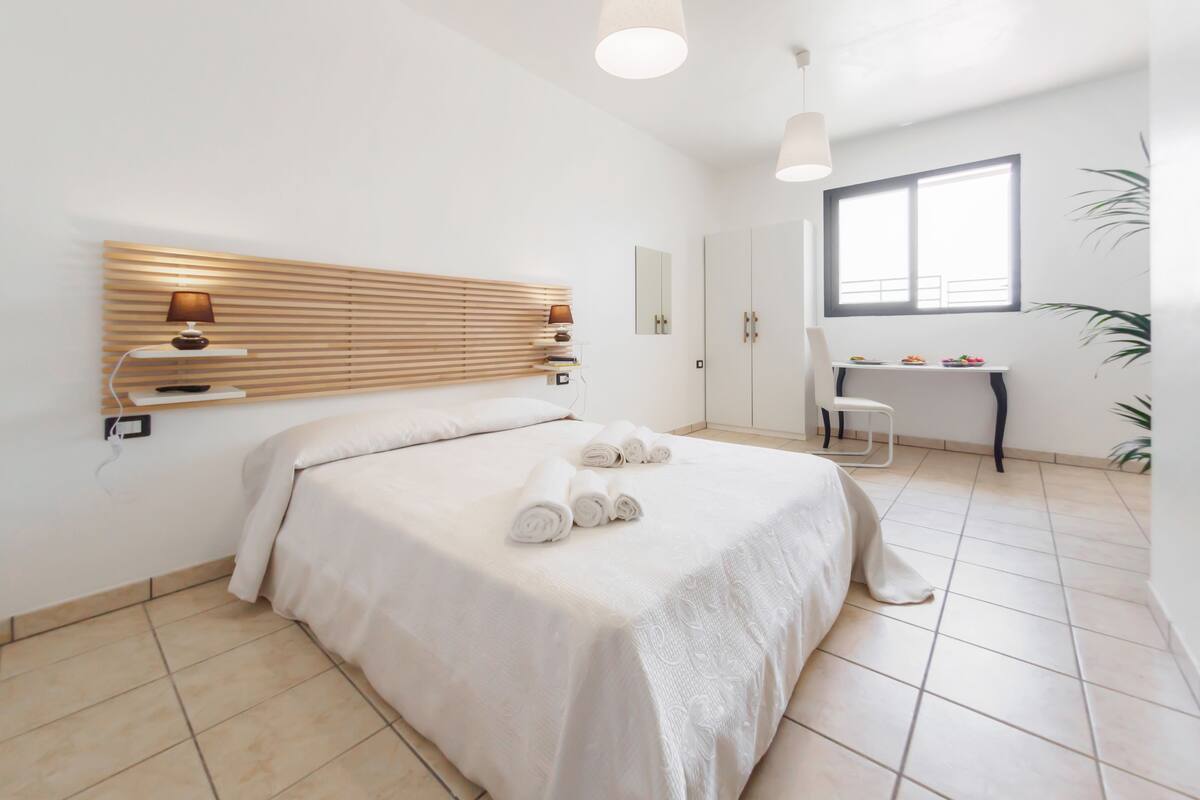 Classic Room | Premium bedding, minibar, desk