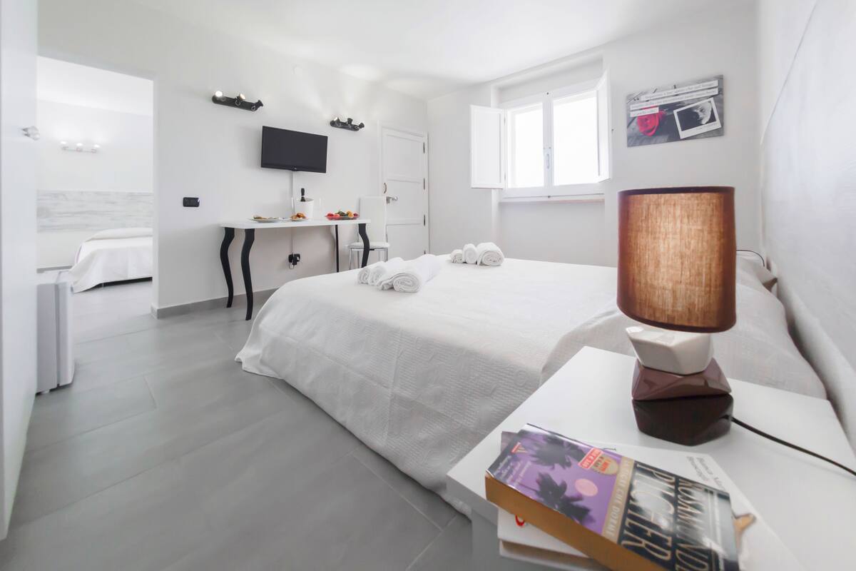 Superior Room, Sea View | Premium bedding, minibar, desk