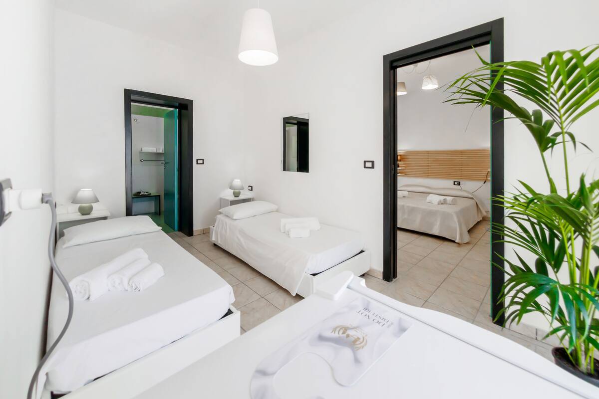 Classic Triple Room | Premium bedding, minibar, desk