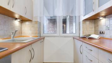 Apartment | Private kitchen | Fridge, oven, stovetop, dishwasher