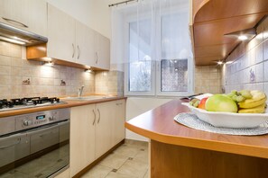 Refrigerador, horno, placa de cocina, lavavajillas