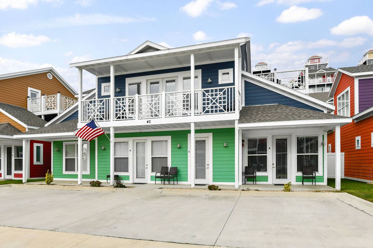 A two-story motel with a balcony, a flag, and a number 40 sign.