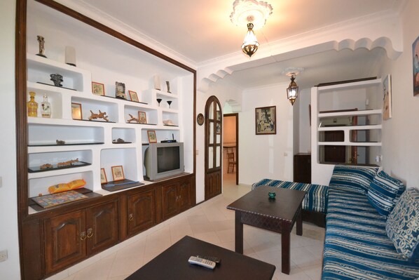 32-inch TV with satellite channels - Complexe Marina Smir (Tetouan)
