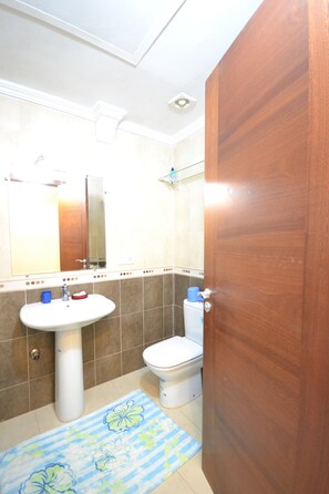Studio | Bathroom | Shower, towels - Complexe Mirador (M'diq)