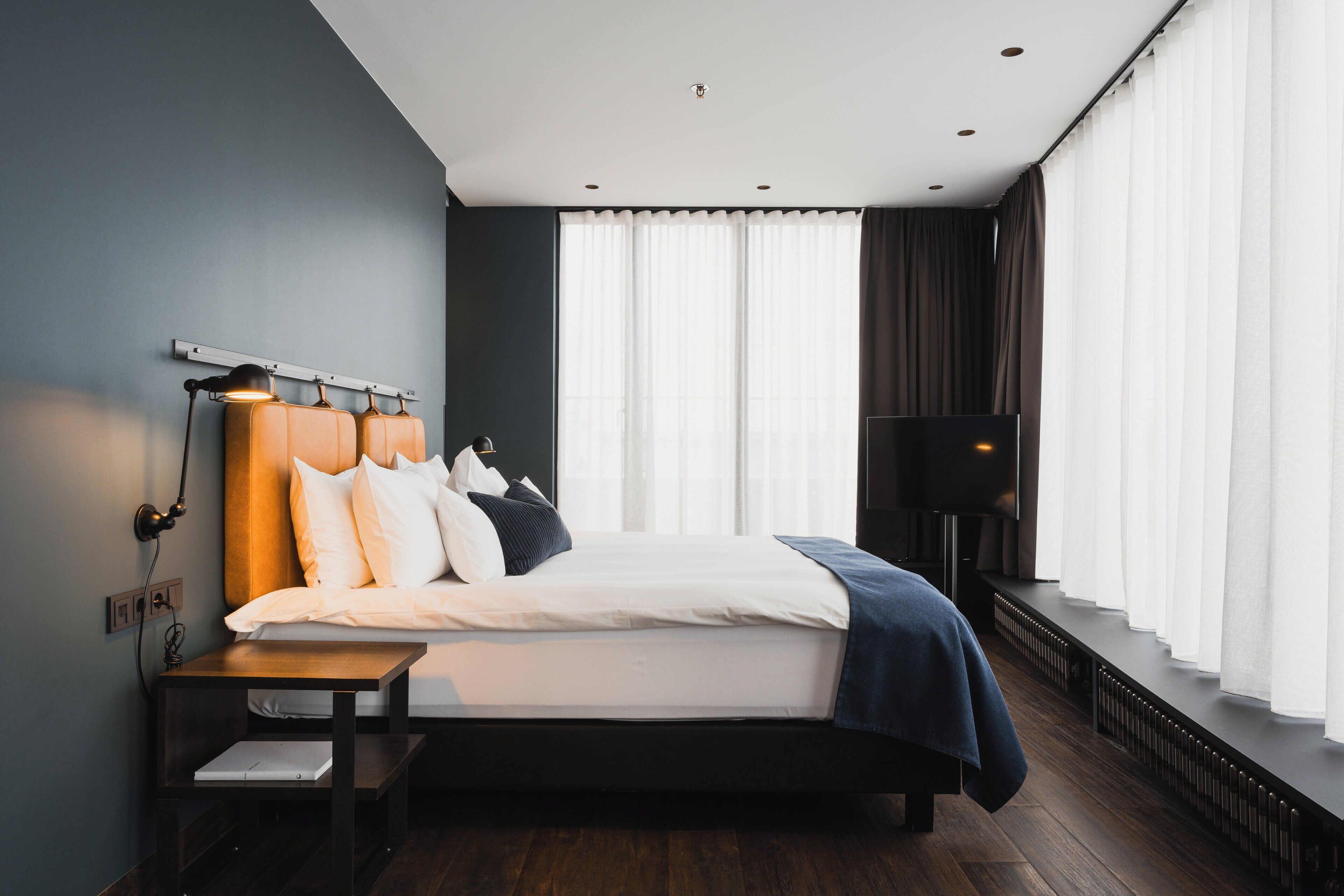 Suite, vue port (with Sauna & Gym Access)