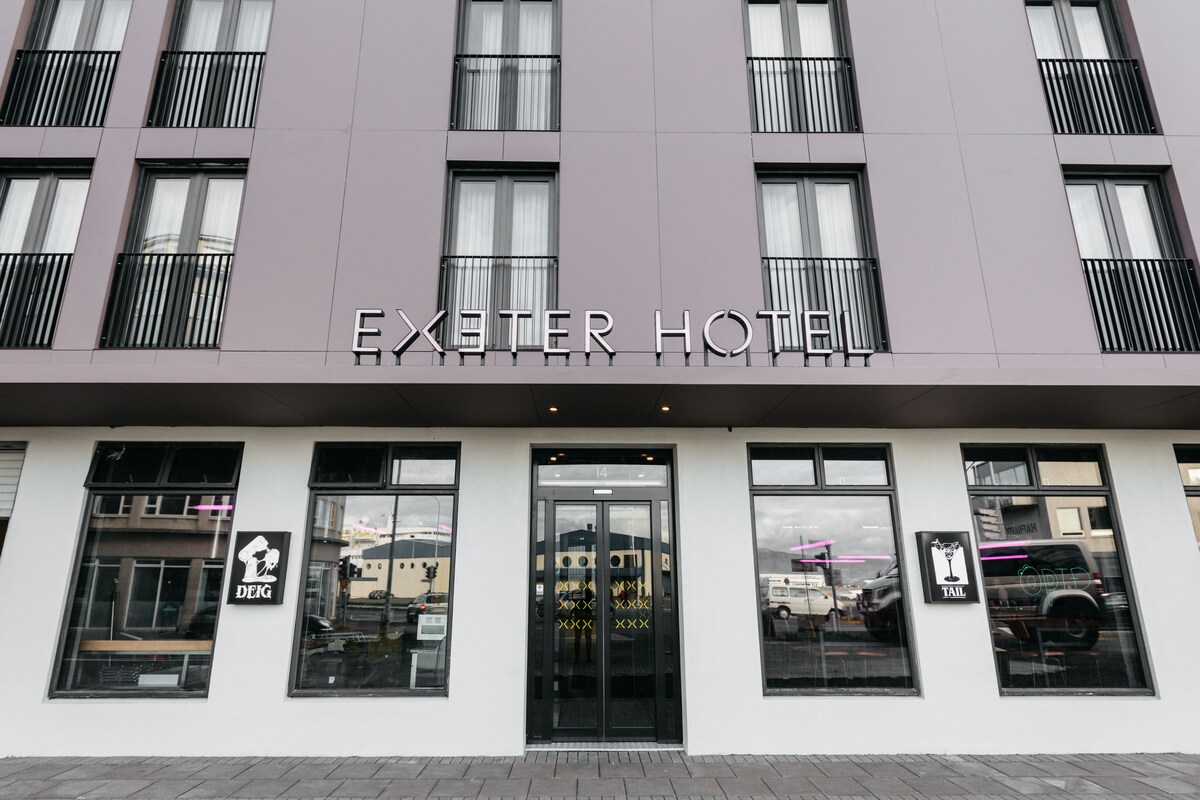 Exterior of Exeter Hotel Reykjavik.