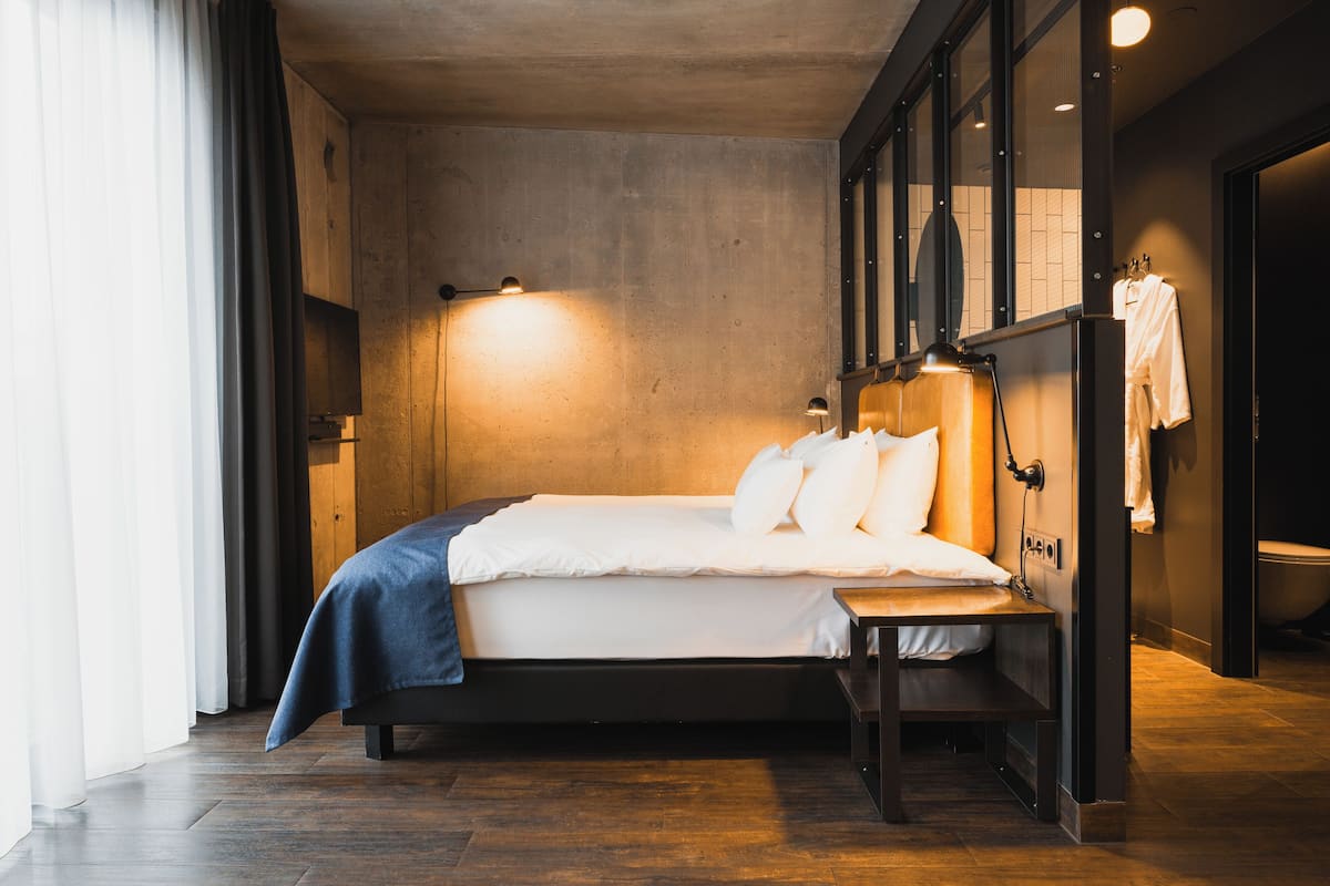 junior suite (with sauna & gym access) | 1 bedroom, hypo-allergenic bedding, minibar, in-room safe