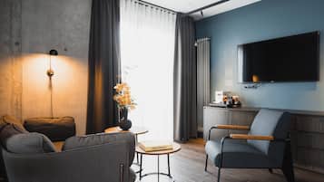 Suite, Harbour View (with Sauna & Gym Access)