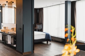 Suite, Harbour View (with Sauna & Gym Access)