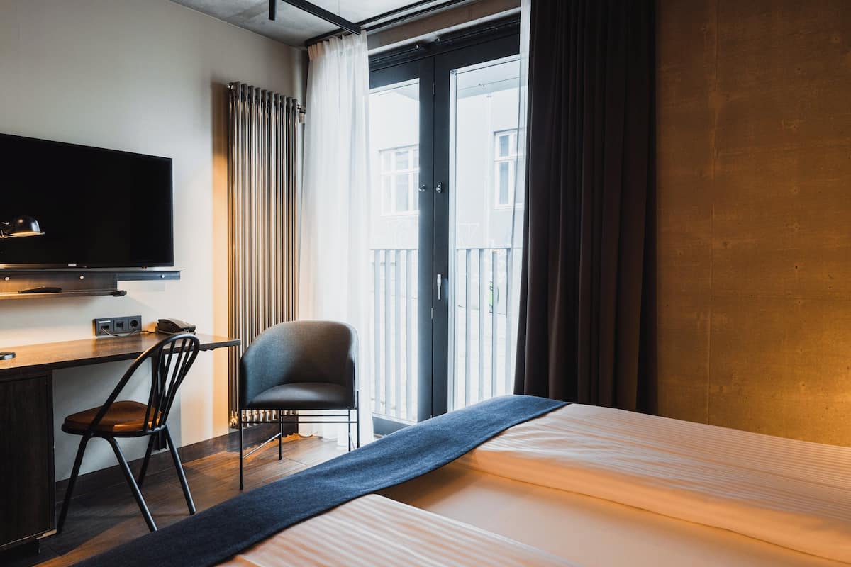 Economy dubbelrum eller tvåbäddsrum (with Sauna & Gym Access) | 1 sovrum, allergitestade sängkläder och värdeförvaringsskåp på rummet