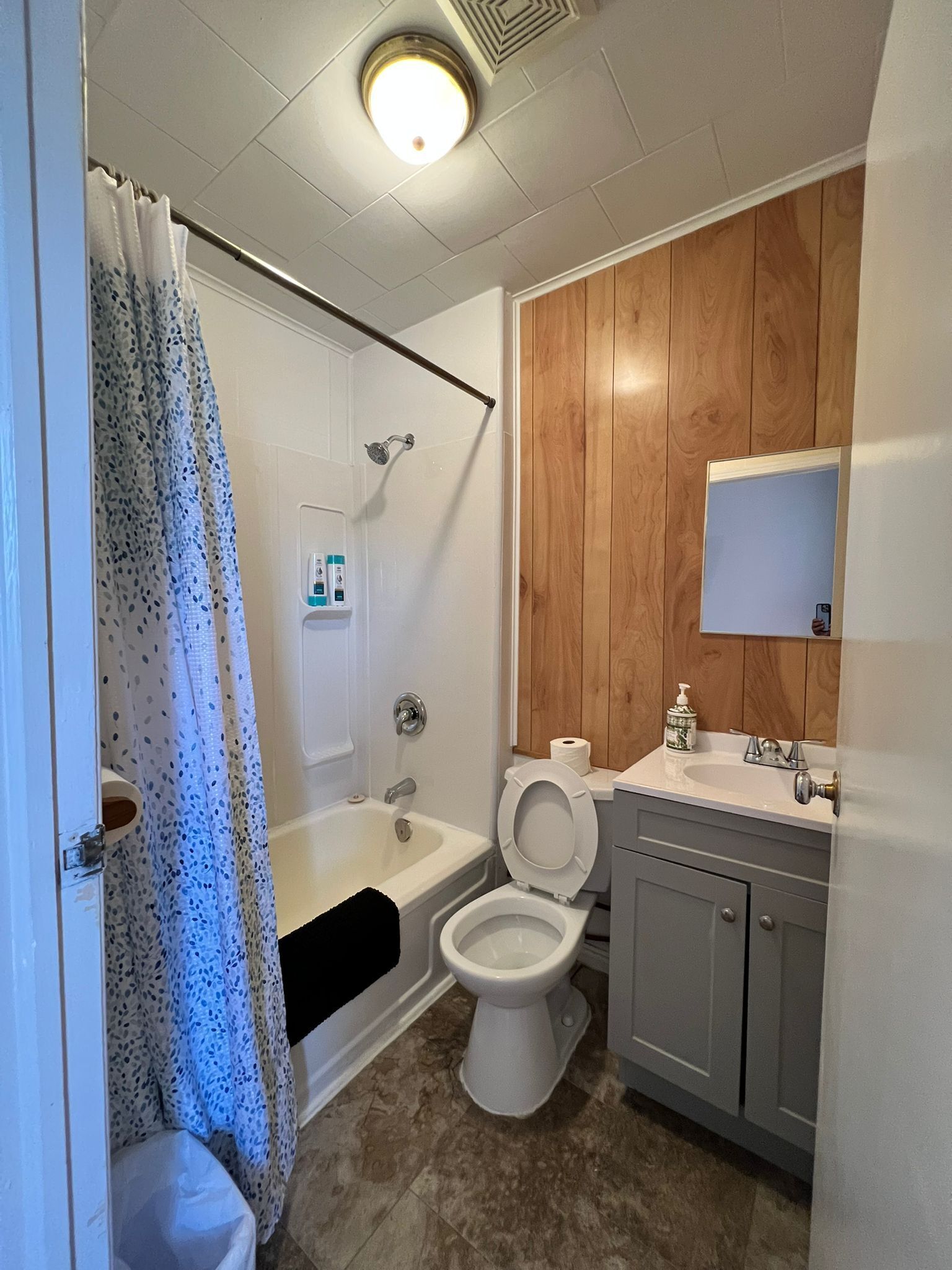 Standard Cabin, 2 Bedrooms | Bathroom | Free toiletries, hair dryer, towels, toilet paper