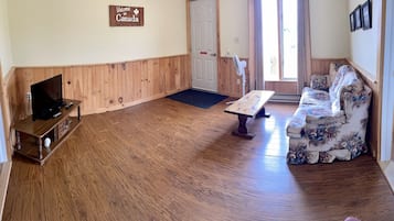 Comfort Cottage, 2 Bedrooms | Living area | Flat-screen TV