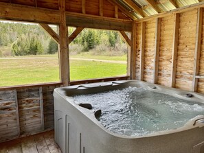 Tina de hidromasaje al aire libre