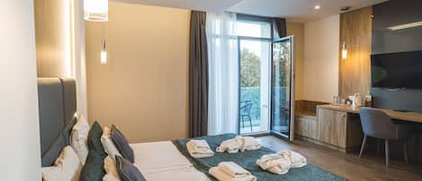 Standaard tweepersoonskamer | Luxe beddengoed, een kluis op de kamer, een bureau, geluiddichte muren