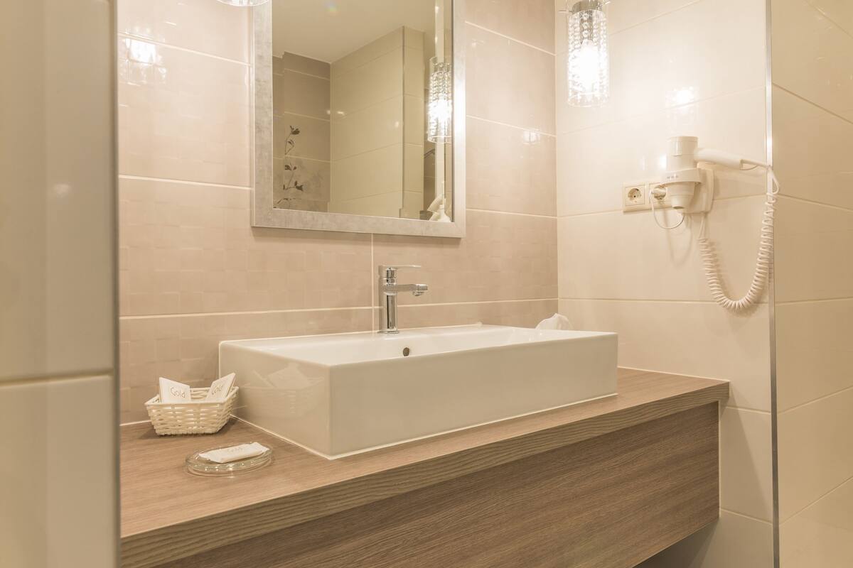 superior room | bathroom sink