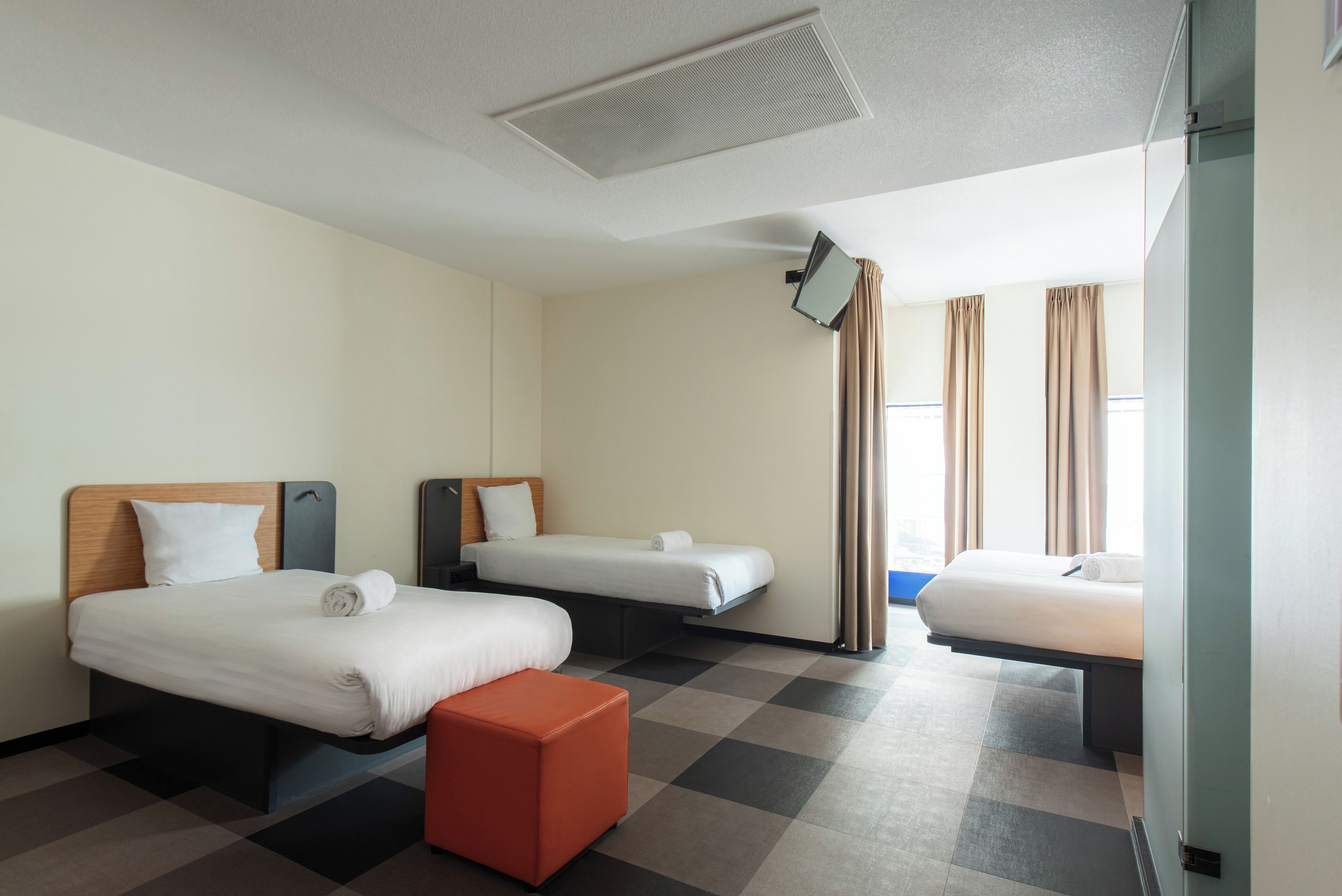 family quintuple room | desk, free wifi, bed sheets