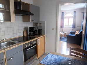 Kühlschrank, Mikrowelle, Ofen