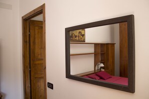 2 bedrooms, premium bedding, down comforters, memory foam beds - B&B Selvarossa (Bologna)