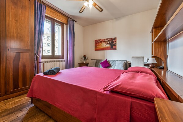 2 bedrooms, premium bedding, down duvets, memory-foam beds - B&B Selvarossa (Bologna)