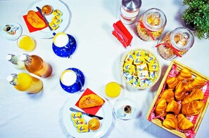 Free daily full breakfast  - B&B Selvarossa (Bologna)