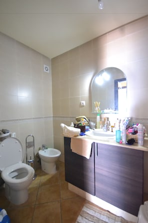 Apartment, 2 Bedrooms | Bathroom | Shower, towels - Complexe Riviera Beach (M'diq)