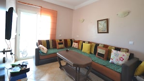 Apartment, 2 Bedrooms | Living room | 42-inch plasma TV with satellite channels, Smart TV - Complexe Riviera Beach (M'diq)