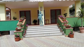 Property entrance - Real Asturias Hotel (Acquappesa)