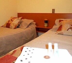 Double Room, 2 Twin Beds | Free cribs/infant beds, free rollaway beds, free WiFi