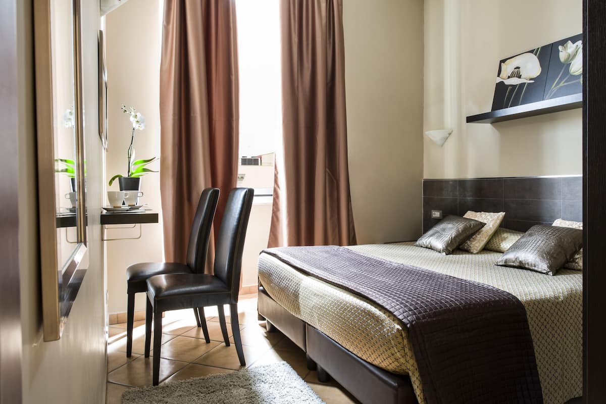 Kamer, 1 twee- of 2 eenpersoonsbedden | Een kluis op de kamer, verduisterende gordijnen, gratis wifi, beddengoed