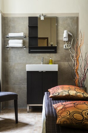 Quadruple Room, Shared Bathroom | Bathroom - Hotel Cervia (Rome)