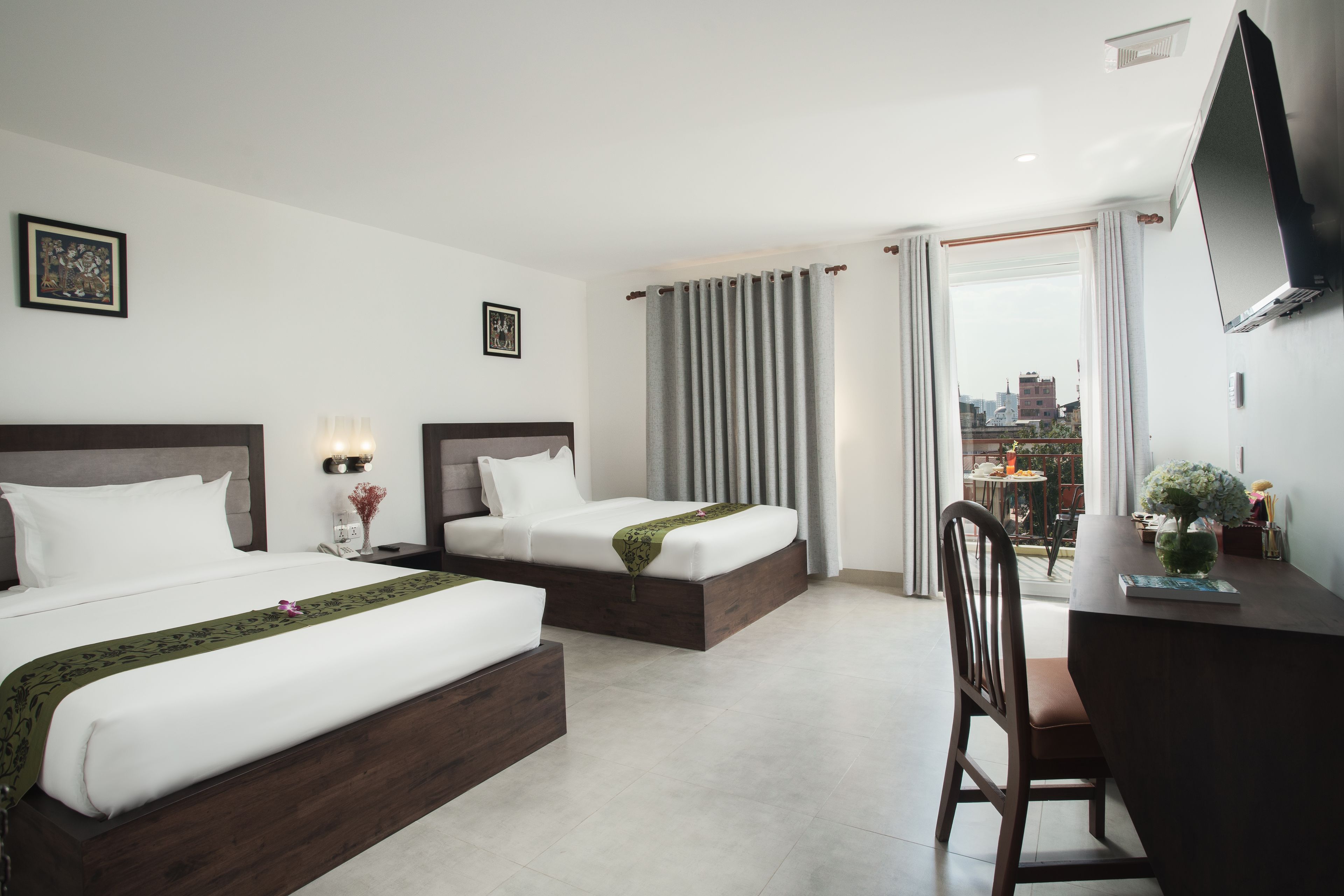 minibar, in-room safe, desk, rollaway beds