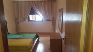 Leilighet, 3 soverom | 3 soverom, individuelt dekorert, individuelt innredet og skrivebord